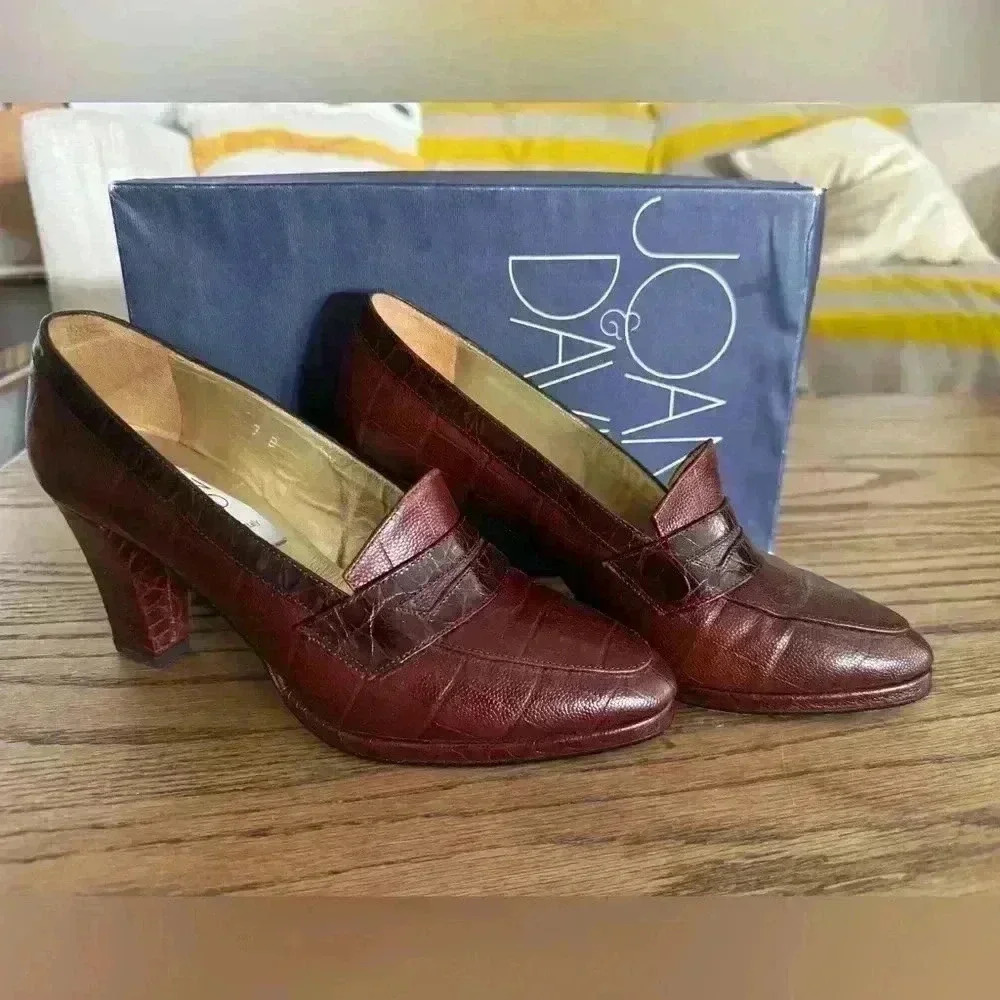 Vintage Joan&David Authentic Designer Italian Leather Croc Heel Loafer size 7